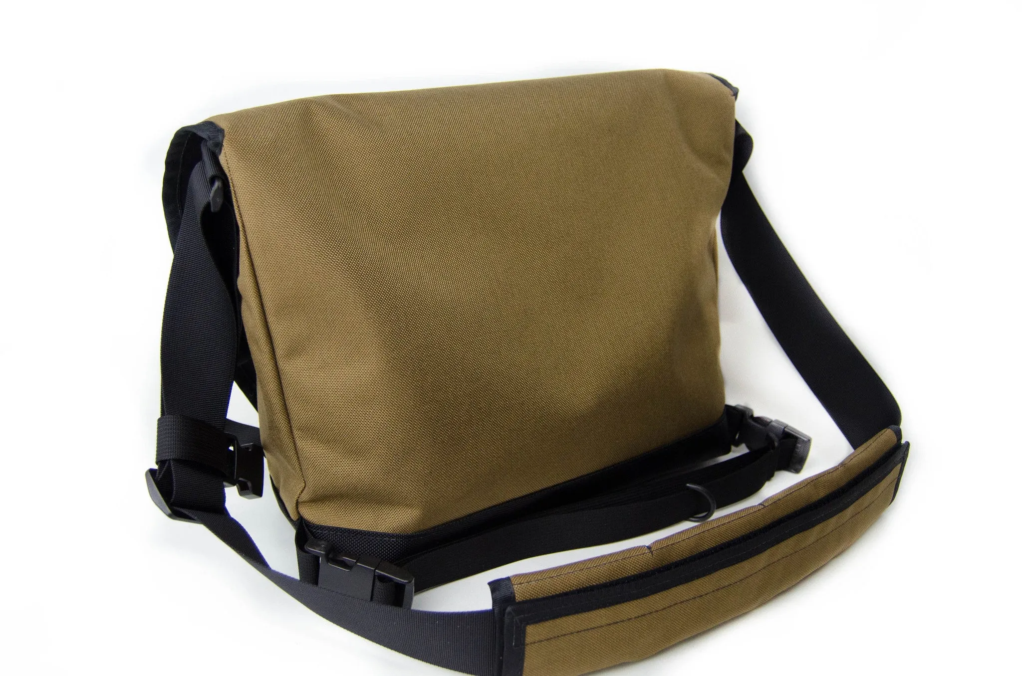 Coyote Small Messenger Bag