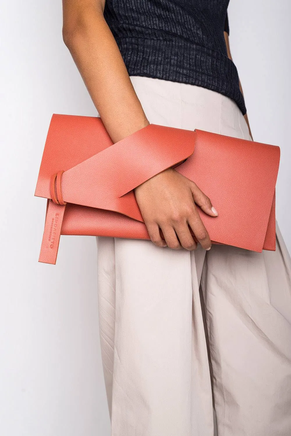 Curved Slashed Clutch Borítéktáska   Colour Options