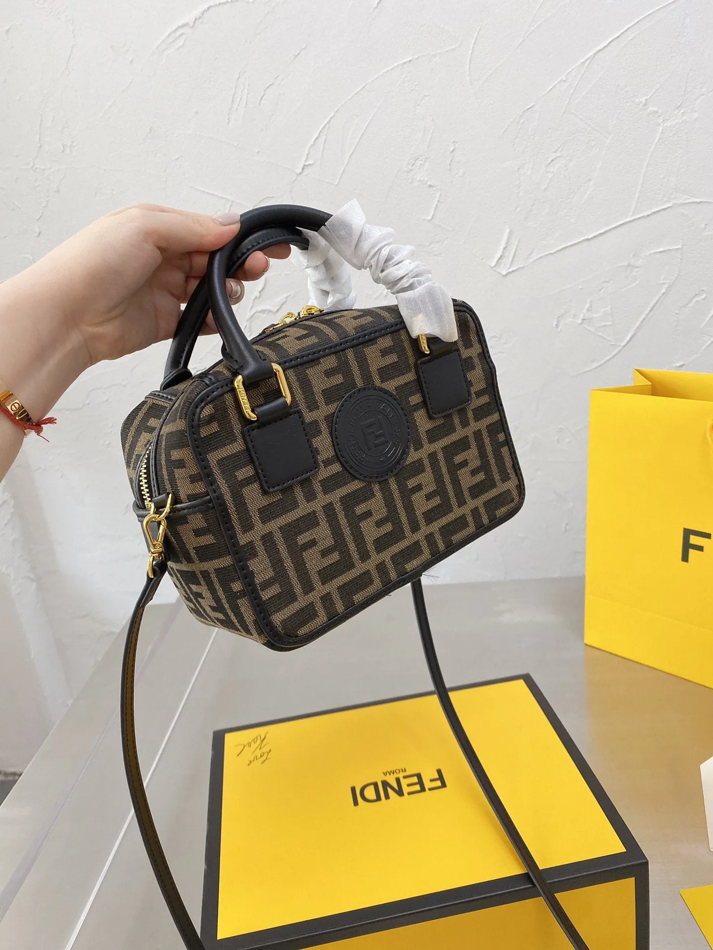 EN   Designer bags by Fendi 110