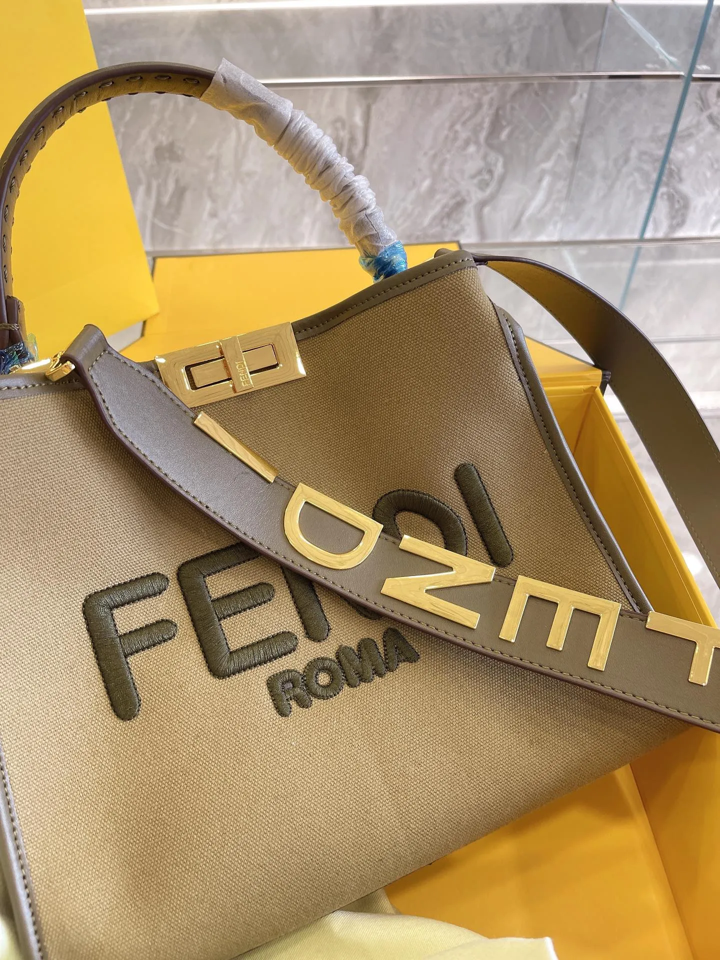 EN   Designer bags by Fendi 222