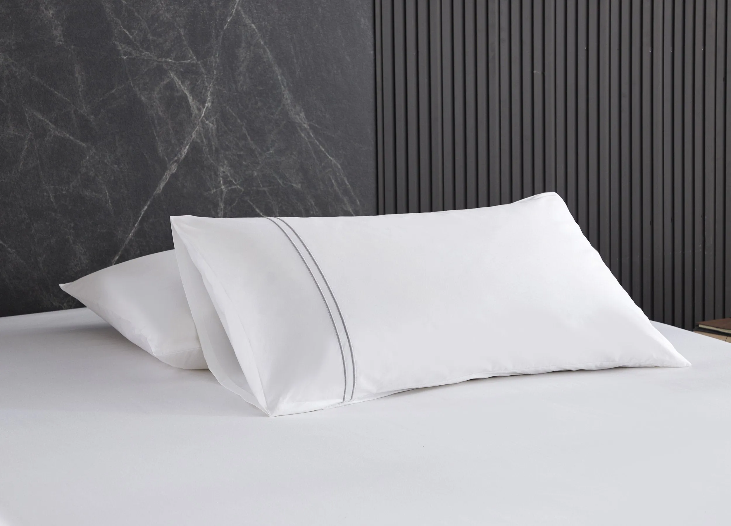 Hotelier Prestigio™ Lucent White With Grey Lines Fitted Sheet Set