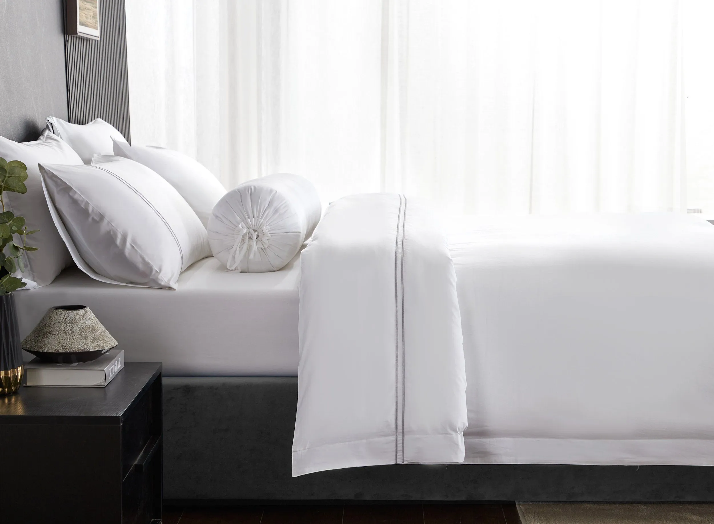 Hotelier Prestigio™ Lucent White With Grey Lines Fitted Sheet Set